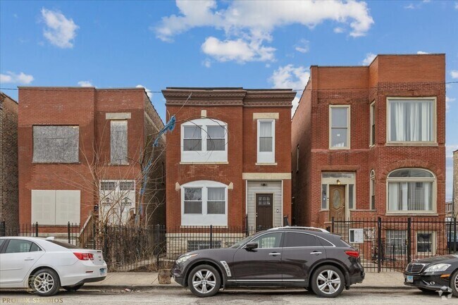 Building Photo - 352 N Avers Ave Rental