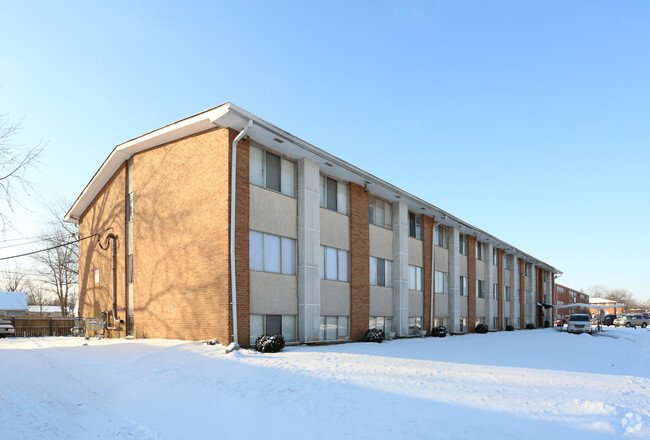 Hilton - Coves at Columbus on Hilton Avenue Apartments