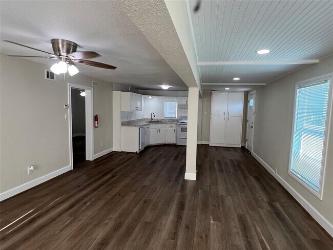 Photo - 414 Murex St