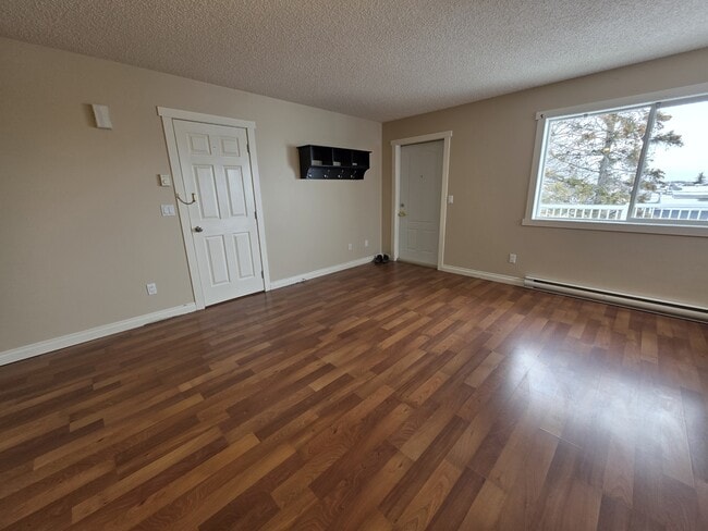 Photo - 8112-8196 96 Ave