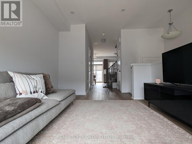Photo - 461 Blackburn Dr
