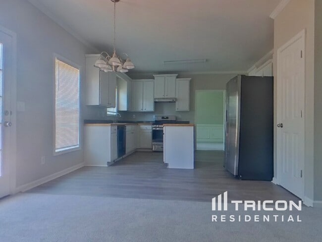 Photo - 824 Tibwin Pl SE