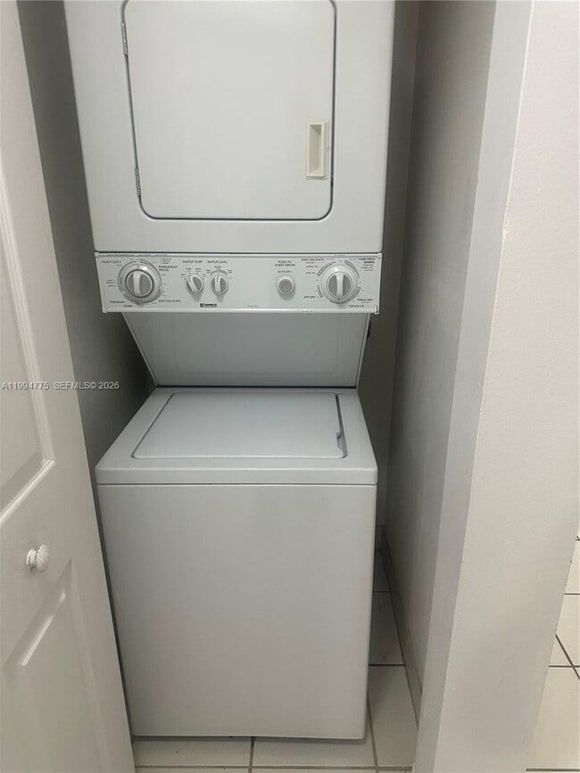 Building Photo - 11050 SW 196th St Unit 113