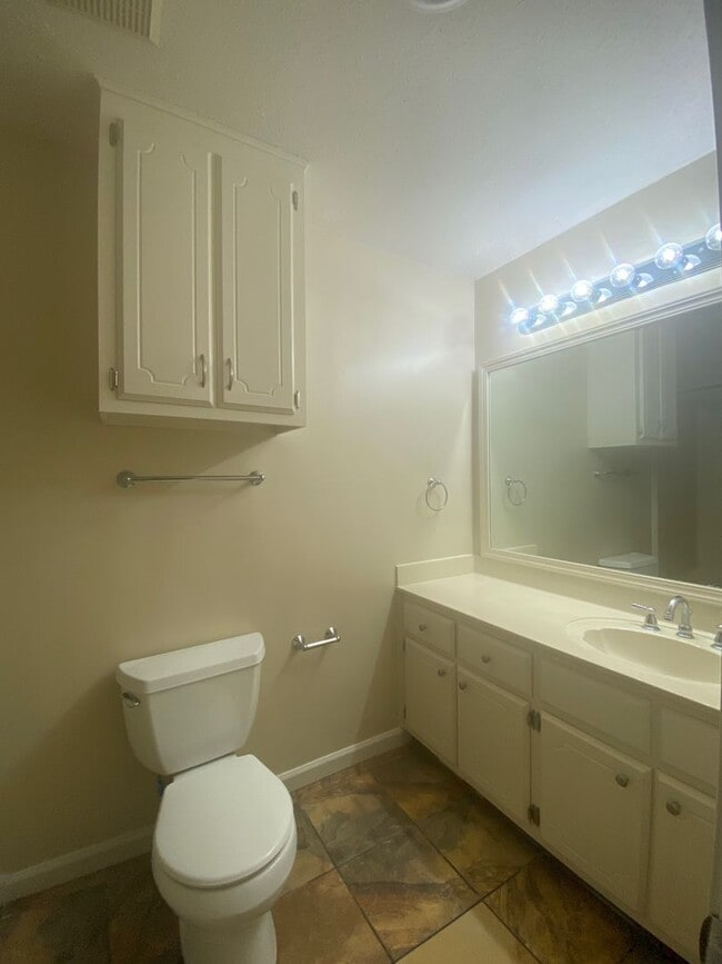 Photo - 712-714 Tracewood Unit 712