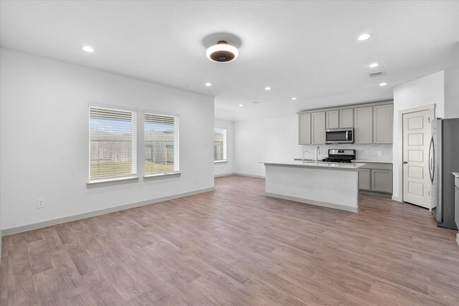 Photo - 8102 Buck Ln