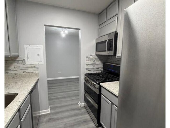 Photo - 280 Shorewood Dr