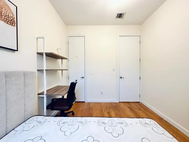 Photo - Furnished room/NOT APARTMENT Unit 2