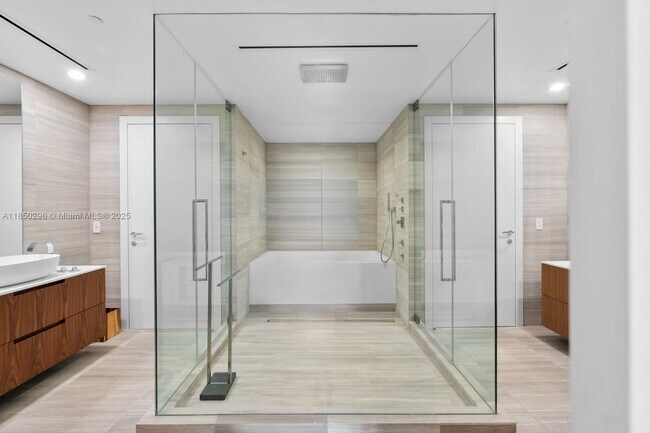 Photo - 4701 Meridian Ave Unit 417