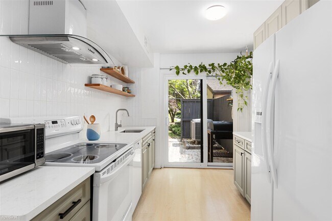 Photo - 3 br, 1.5 bath Townhome - 11247 Snowflake ...