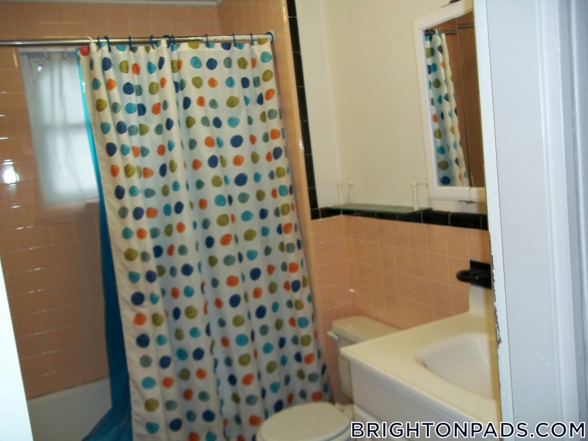 Photo - 72 Antwerp St