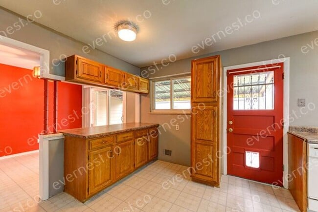 Photo - 3191 Troy St