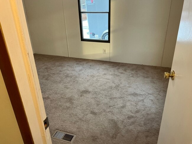 Photo - 37 Pinney Ln