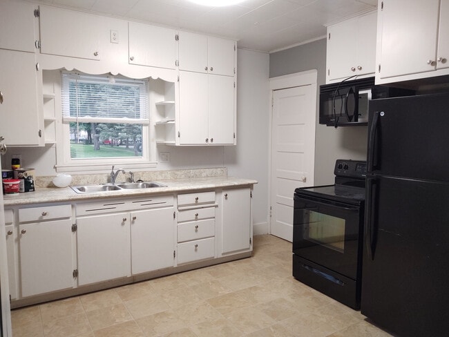 Photo - Charming 3-Bedroom Home in a Convenient Location