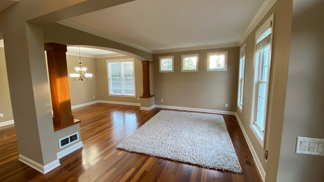 Photo - 10694 Maple Blvd