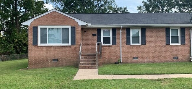 Building Photo - 3 bedrooms one bath apartment located in the Highlands, section of Portsmouth