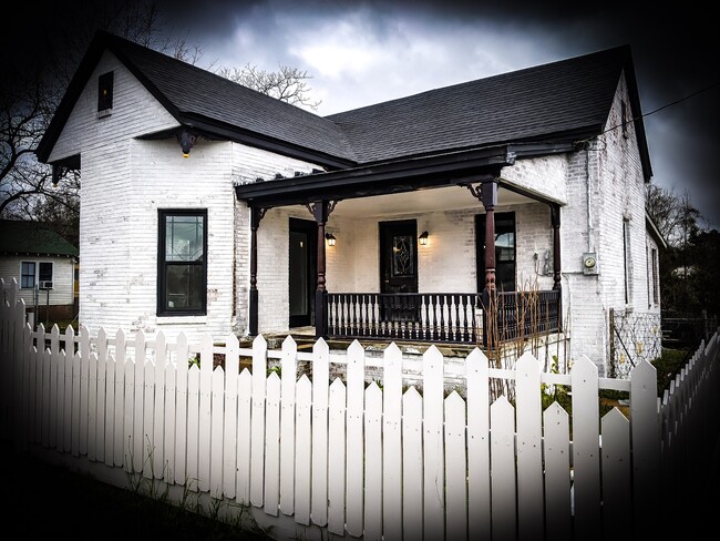 Photo - 700 Shull St