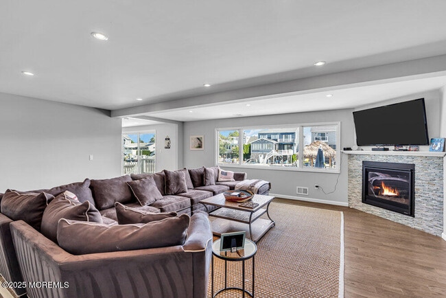 Photo - 1648 Center St