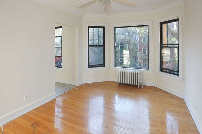 Building Photo - 5951 N Paulina St Unit 1W