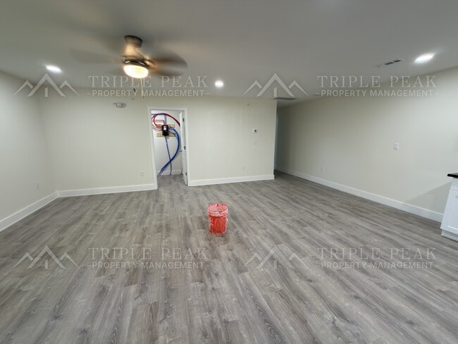 Photo - 317 E Broad St Unit 3