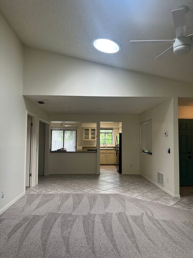 Photo - Beautiful 2/2 +den with garage. Walking distance to the beach. Community pools & tennis courts