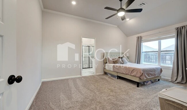 Photo - 4 Bedroom 2 Bathroom home with all appliances included