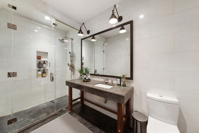 Photo - 425 W 50th St