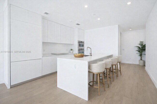 Photo - 700 NE 24th St Unit 805