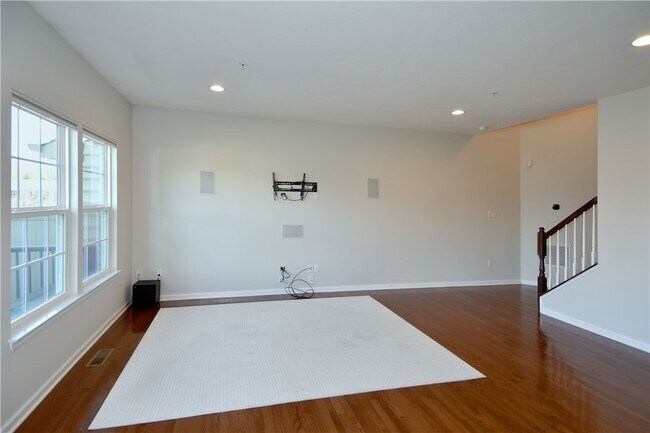 616 Edison Dr