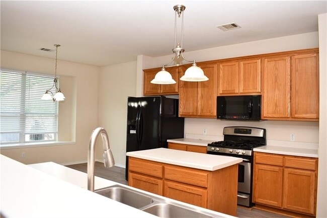 Photo - 704 Thrush Dr