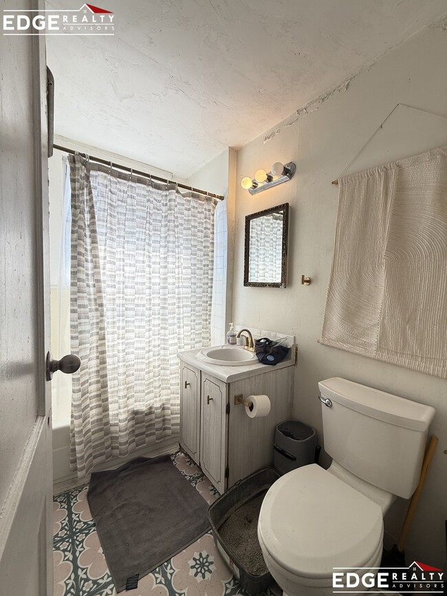 Photo - 1742 Commonwealth Ave Unidad 4