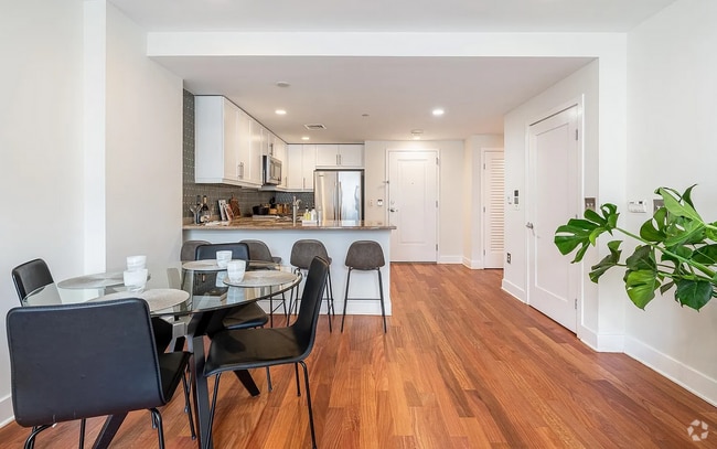 Building Photo - 209 8th St Unit 8D Rental