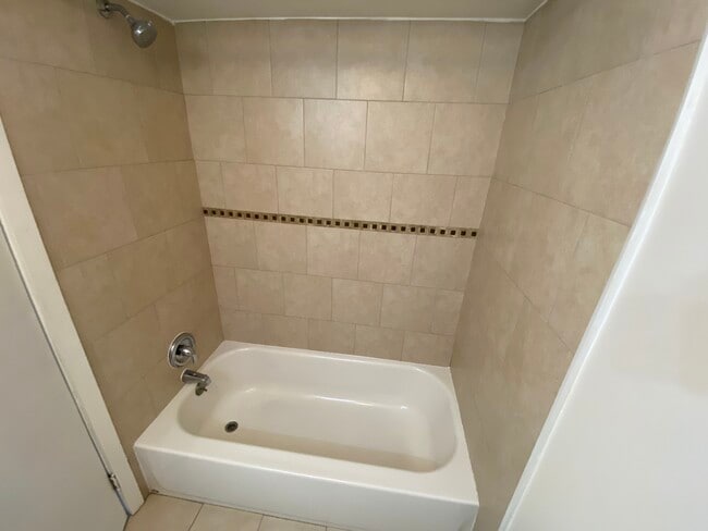 Building Photo - 637 Willow Way Unit Modern 2 Bedroom