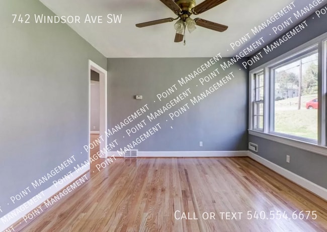 Photo - 742 Windsor Ave SW