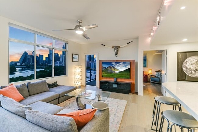 Photo - 54 Rainey St Unit 922