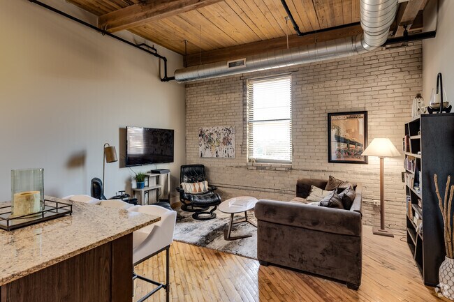 2HAB, 1BA, 760 ft² - City View Flats