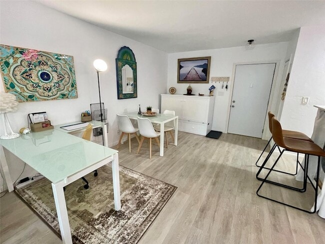 Photo - 3000 Riomar St Unit 307