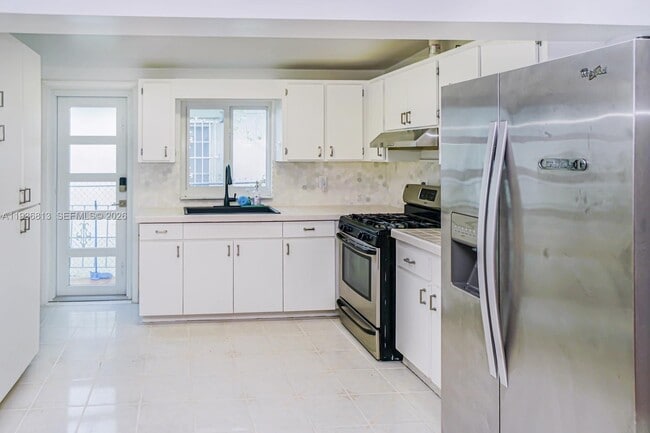 Photo - 5911 SW 6th St Unit 2