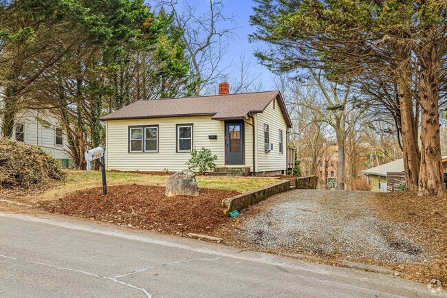 Building Photo - Cozy West Asheville 2-Bedroom Near Haywood... Rental