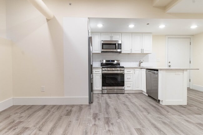 Photo - 24 Peterborough St Unit 31