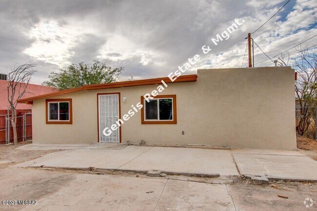 Building Photo - 3bed 1 bath Unit B Rental