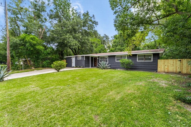 4105 Macgregor Dr
