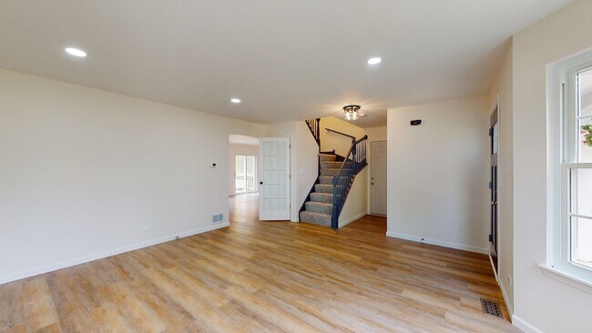 Photo - 1913 Barnhill Dr