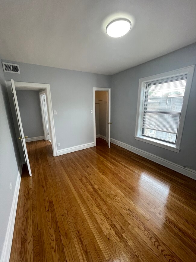 Bedroom - 7327 N Honore St Unit 2-A