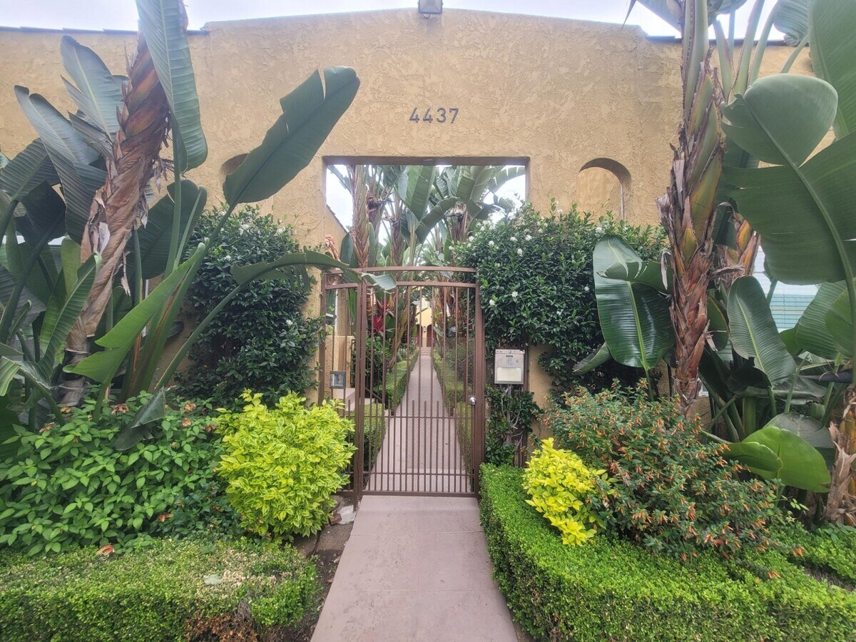 4437-4441 3/4 Willow Brook Ave. - 4437-4441 3/4 Willow Brook Ave. Apartments