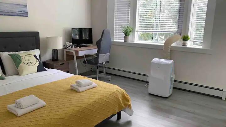 Photo - 558 16th Av E