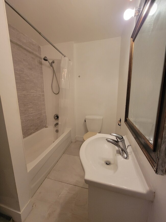 Photo - 9341-9341 Nowell St