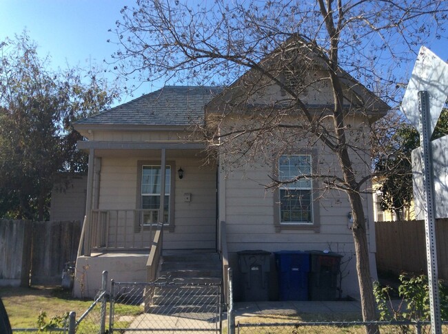 Building Photo - 129 N Park Ave Unit 129 N. Park Ave. Rental