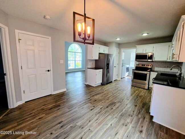 Photo - 8604 Raintree Cir