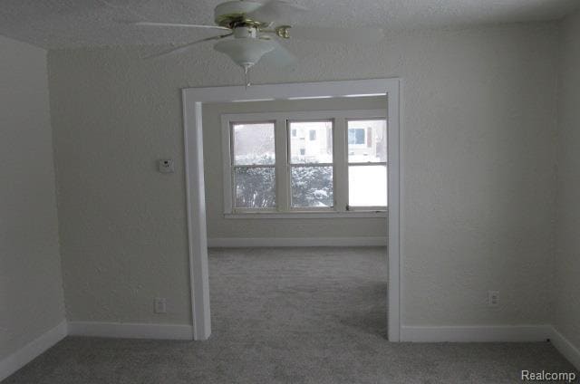 Photo - 995 Lakeview St