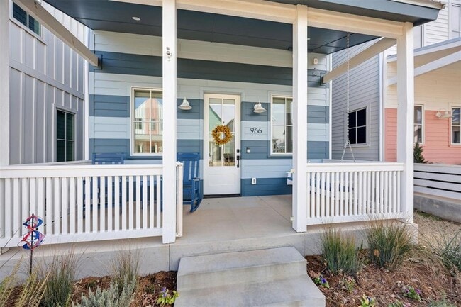 Photo - 966 Hangar Dr